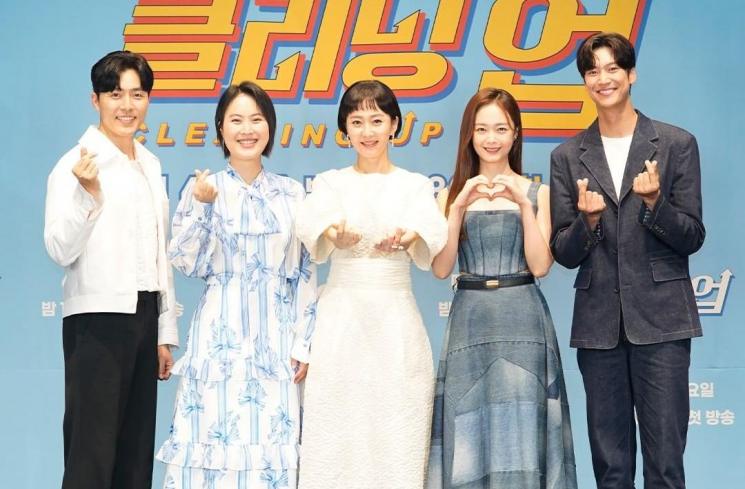 Potret Jeon So Min di Cleaning Up (Instagram/@jtbcdrama)
