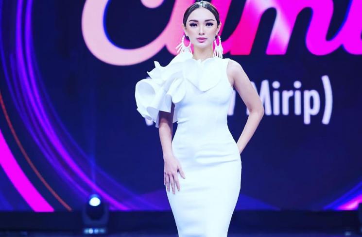 Potret Zaskia Gotik Pakai Baju Press Body (Instagram/@zaskia_gotix)