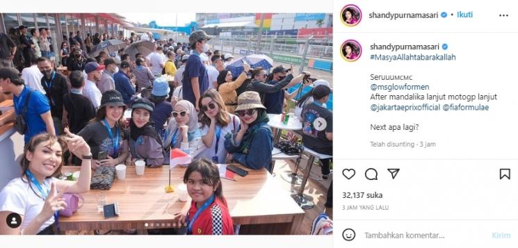 Shandy Purnamasari Nonton Formula E. (Instagram/shandypurnamasari)