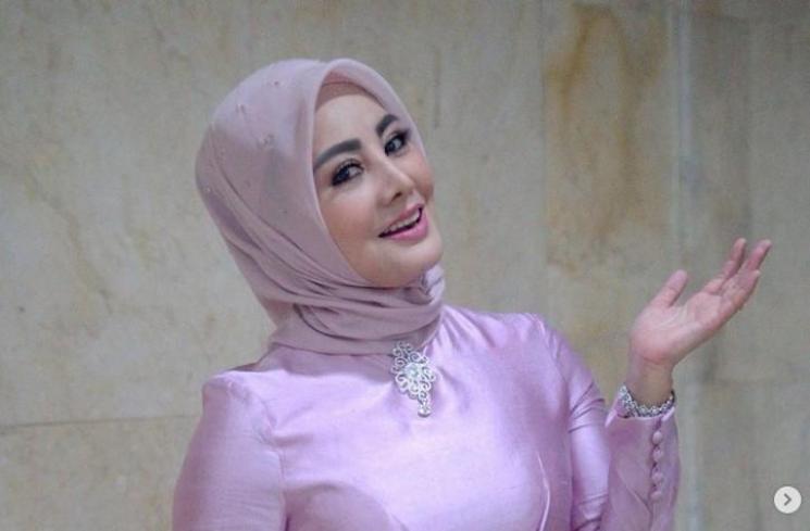 Artis Menikah di Tanah Suci. (Instagram/@cici_faramida)