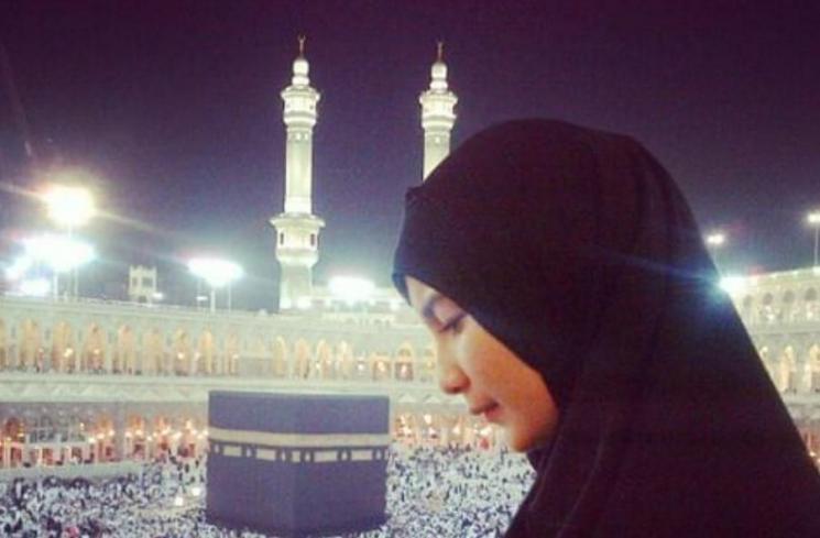 Artis Menikah di Tanah Suci. (Instagram/@isyajeeperson)