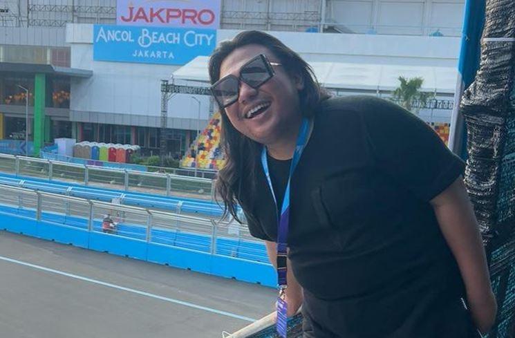 Gaya Artis Nonton Formula E. (Instagram/@keanuagl)