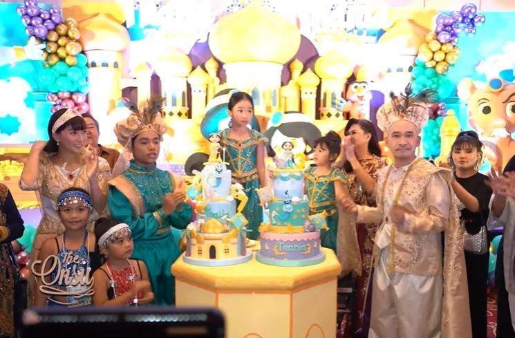 Potret ulang tahun Thalia dan Thania Putri Onsu (YouTube/The Onsu Family)