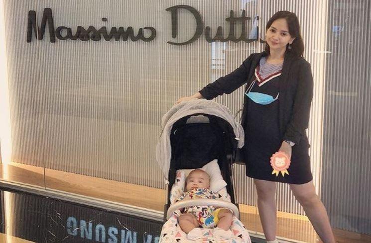 Momen Angelica Simperler Momong Anak. (Instagram/angelicasimp.new)