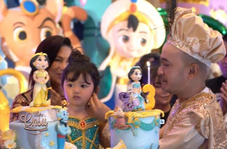 Potret ulang tahun Thalia dan Thania Putri Onsu (YouTube/The Onsu Family)