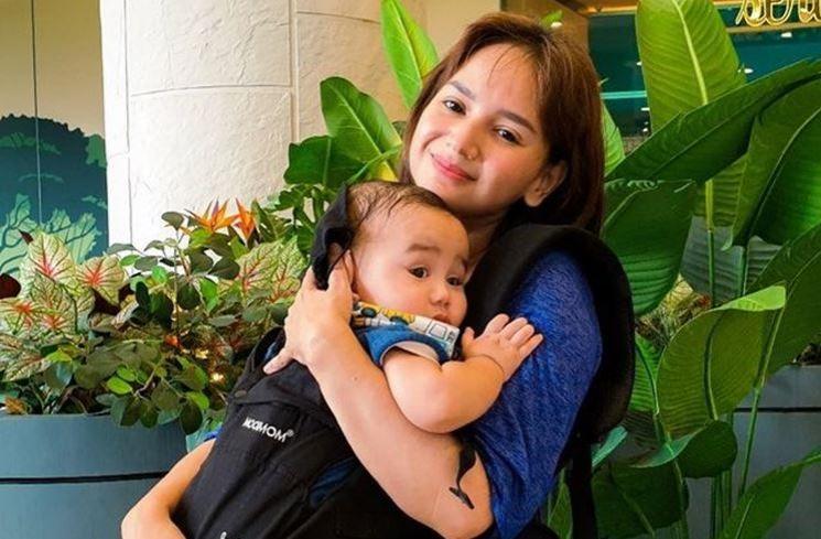 Momen Angelica Simperler Momong Anak. (Instagram/angelicasimp.new)