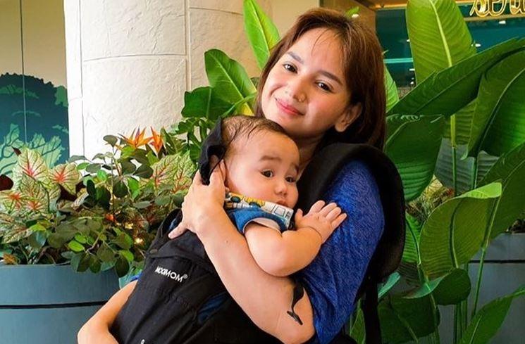Momen Angelica Simperler Momong Anak. (Instagram/angelicasimp.new) 