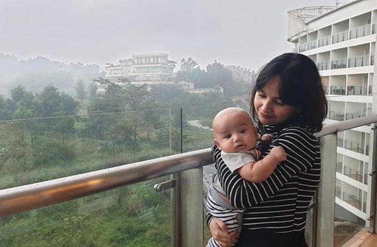 Momen Angelica Simperler Momong Anak. (Instagram/angelicasimp.new)