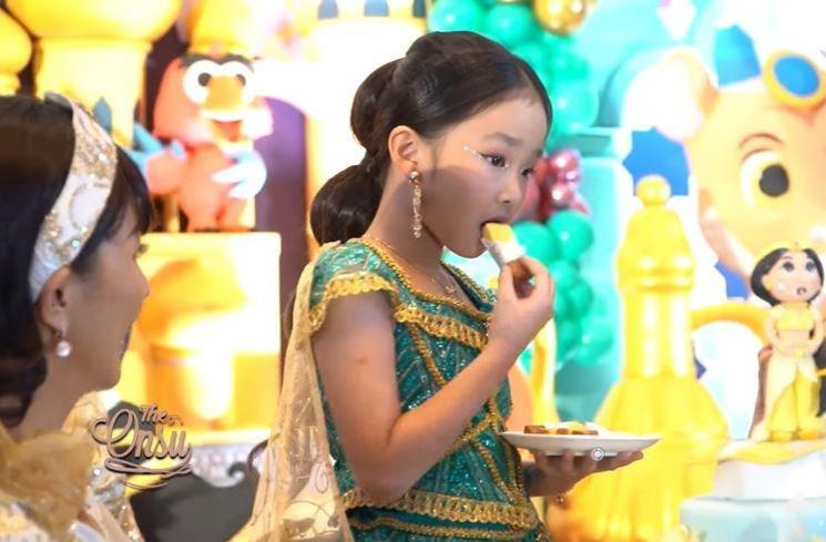 Potret ulang tahun Thalia dan Thania Putri Onsu (YouTube/The Onsu Family)