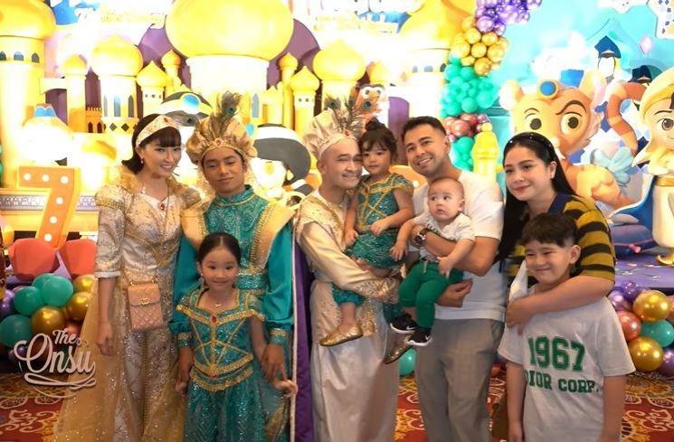 Potret ulang tahun Thalia dan Thania Putri Onsu (YouTube/The Onsu Family)