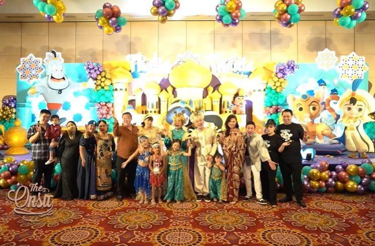 Potret ulang tahun Thalia dan Thania Putri Onsu (YouTube/The Onsu Family)