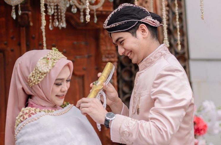 Momen Siraman dan Pengajian 7 Bulanan Ria Ricis (instagram/@forma.photograph)