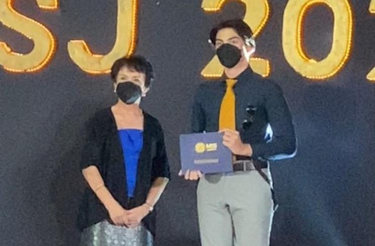Potret wisuda Arka anak Anjasmara (Instagram/@bu_deedee)