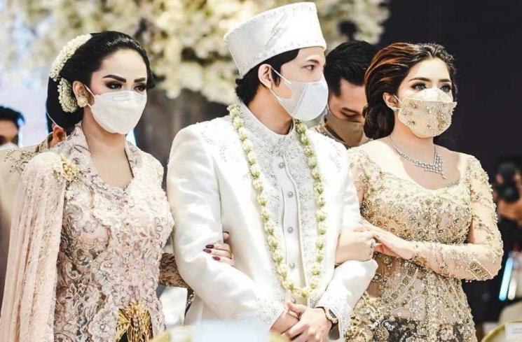 Potret Seleb Dampingi Anak Menikah (instagram/@aurelie.hermansyah)