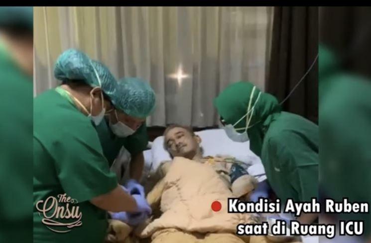 Momen Anak-Anak Jenguk Ruben Onsu di rumah sakit. (YouTube/TheOnsu)
