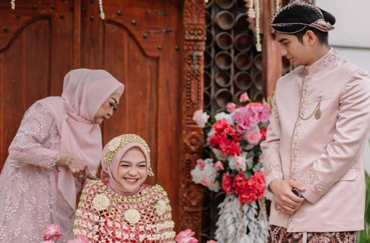 Momen Siraman dan Pengajian 7 Bulanan Ria Ricis (instagram/@forma.photograph)