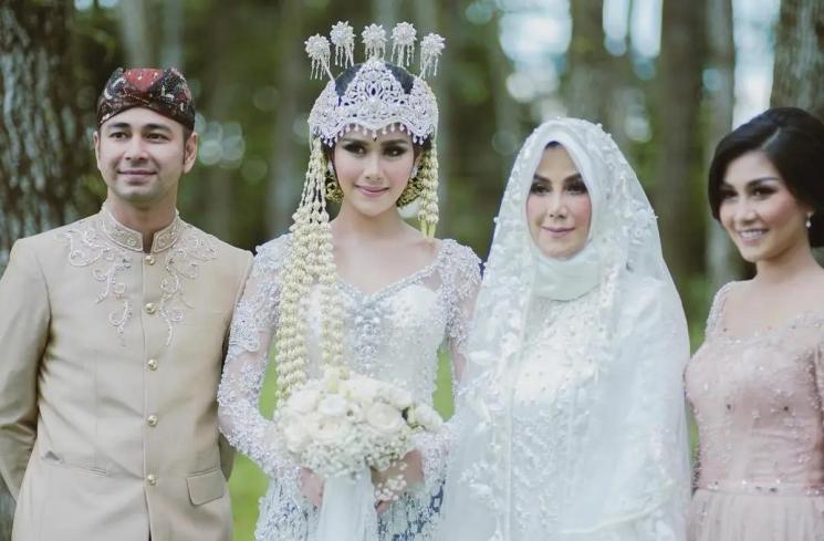 Potret Seleb Dampingi Anak Menikah (instagram/@syahnazs)