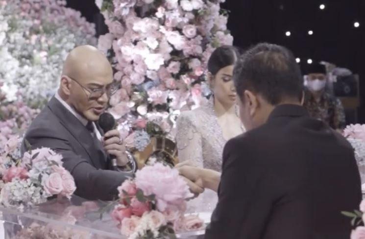 Momen Pernikahan Deddy Corbuzier dan Sabrina Chairunnisa (instagram/@mastercorbuzier)