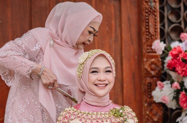 Momen Siraman dan Pengajian 7 Bulanan Ria Ricis (instagram/@forma.photograph)