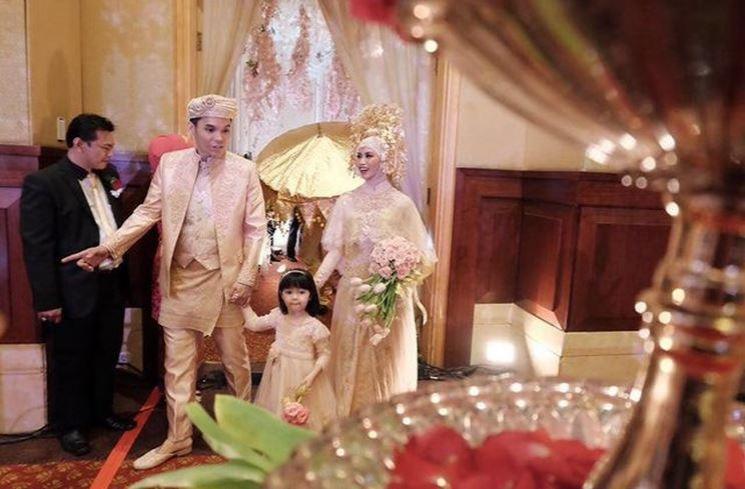 Gaya Anak Artis Dampingi Ayah di Pernikahan Kedua. (Instagram/benkasyafani)