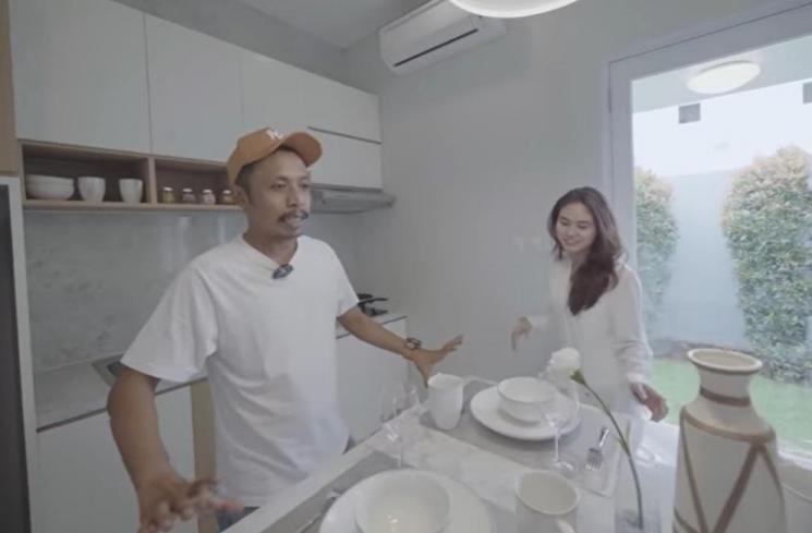 Rumah baru Furry Setya Mas Pur Tukang Ojek Pengkolan. (YouTube/Furry Setya)
