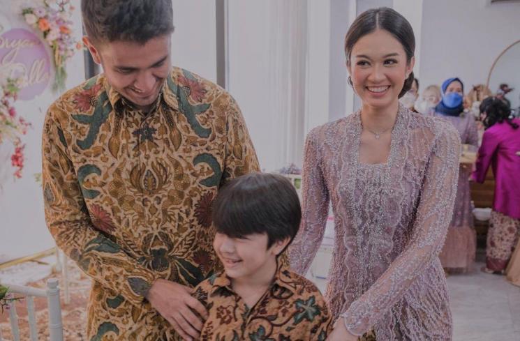 Potret Kedekatan Faradilla Yoshi dan Anak Sambung (instagram/@faradillayoshi)