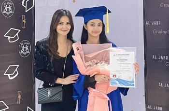 6 Momen Wisuda Anak Cut Tari, Kehadiran Mantan Suami Tuai Sorotan