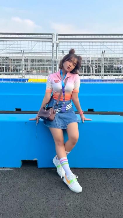 Potret Fuji Nonton Formula E (instagram/fuji_an)