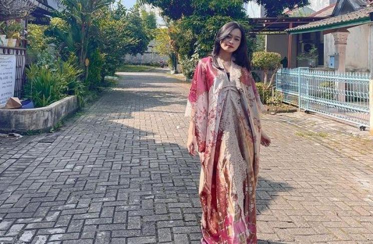 Potret Terkini Anak Gadis Elly Sugigi. (Instagram/ulfidmy)
