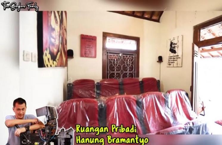 Bioskop di Rumah Artis. (YouTube/ The Sungkars Family)