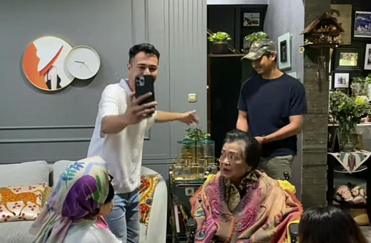 Momen Nenek Raffi Ahmad Ketemu Arya Saloka (YouTube/NisNaz Channel)