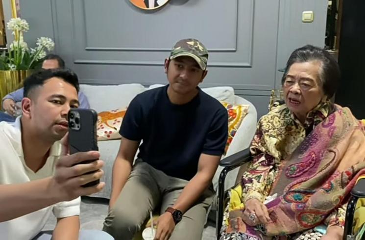 Momen Nenek Raffi Ahmad Ketemu Arya Saloka (YouTube/NisNaz Channel)