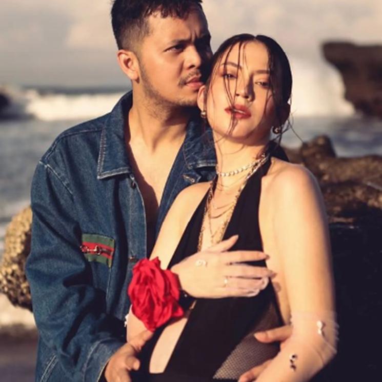 Potret Karina Nadila Pamer Baby Bump. (Instagram/karinadila8921)