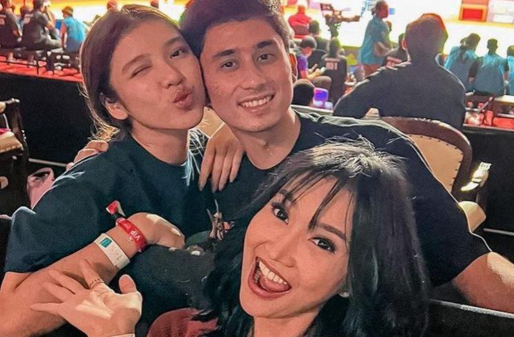 Gaya Artis Nonton Indonesia Masters 2022. (Instagram/lucintaluna_manjalita)