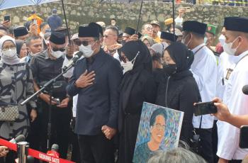 Tangis Nenek Eril Pecah Iringi Proses Pemakaman Cucu Tercinta