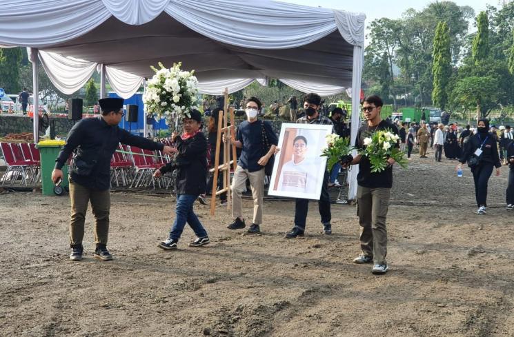 Pemakaman Eril di Cimaung, Kabupaten Bandung. (MataMata.com/Stefanus Aranditio)