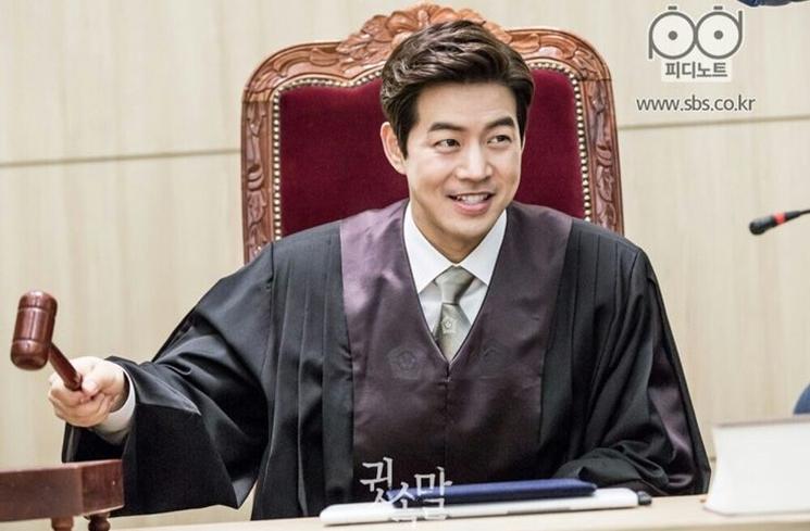 Seleb Korea Jadi Hakim di Drama (hancinema)