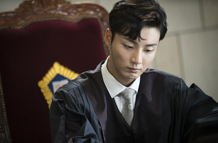 Seleb Korea Jadi Hakim di Drama (hancinema)