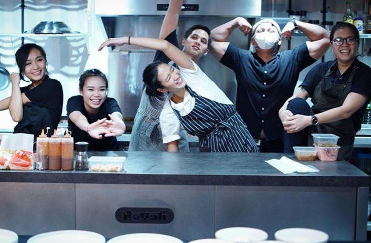 Potret Cantik Chef Renatta di Dapur (Instagram/@renattamoeloek)