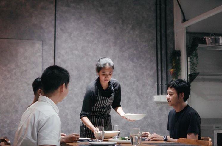 Potret Cantik Chef Renatta di Dapur (Instagram/@renattamoeloek)