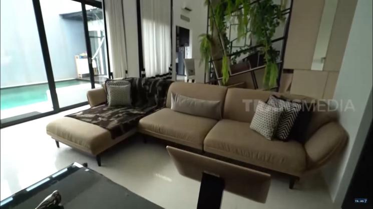 Rumah Nikita Mirzani (YouTube/TRANS7 OFFICIAL)