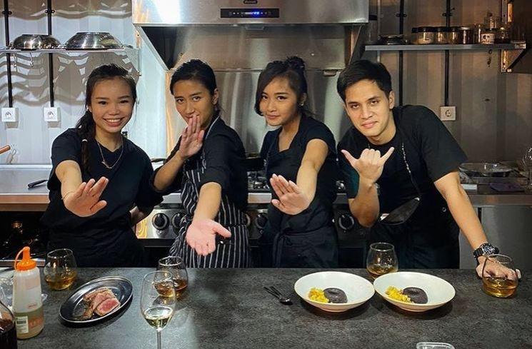 Potret Cantik Chef Renatta di Dapur (Instagram/@renattamoeloek)