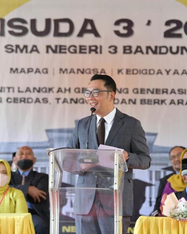 Potret Zara Wisuda Kelulusan SMA. (Instagram/@ataliapr)