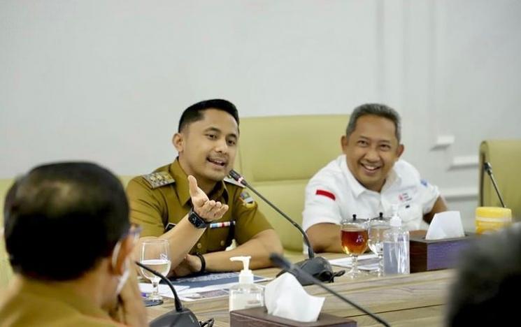 Pesona Hengky Kurniawan Saat Bertugas sebagai Bupati. (Instagram/hengkykurniawan)