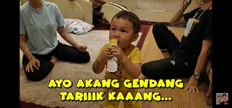 Aksi Kocak Kiano Anak Baim Wong(YouTube/Baim Paula)