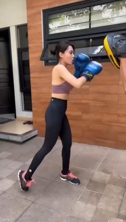 Potret Wika Salim Berlatih Muay Thai (instagram/aragym_paja)