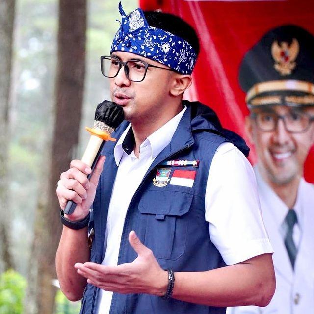 Pesona Hengky Kurniawan Saat Bertugas sebagai Bupati. (Instagram/hengkykurniawan)