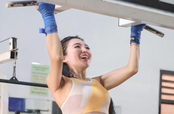 10 Potret Wika Salim Berlatih Muay Thai, Awas Kena Pukulan Maut!