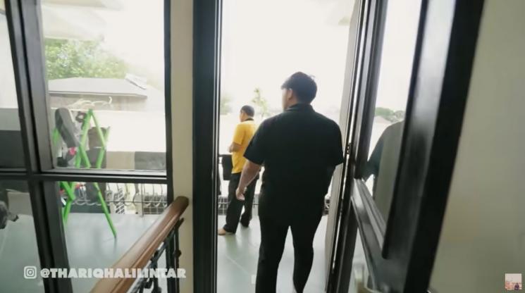Momen Rumah Thariq Halilintar Disidak Calon Mertua. (YouTube/Thariq Halilintar)