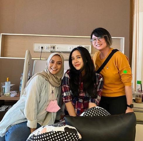 Potret Kompak Leony dan Dea Ananda. (Instagram/leonyvh)